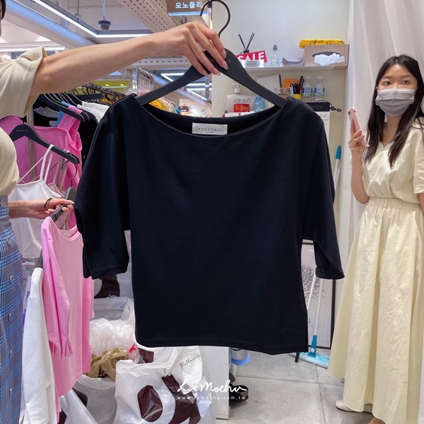 (限量商品)寬領澎澎袖上衣